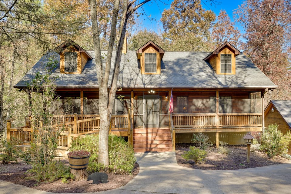 Hot Tub & Game Room: Blue Ridge Getaway House in Georgia