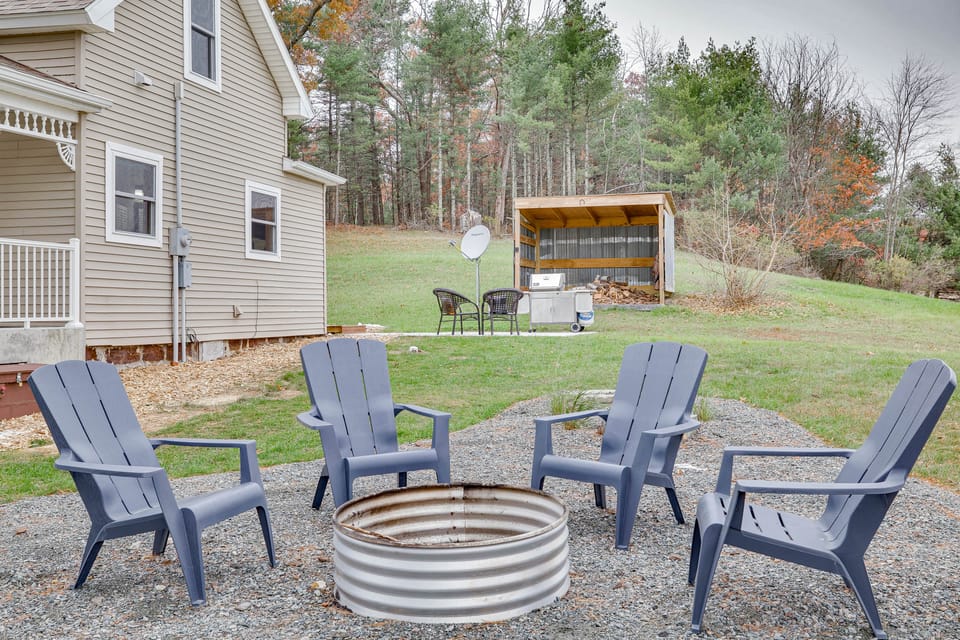 Lovely Rural Hixton Farmhouse w/ Porch & Fire Pit! House in Wisconsin