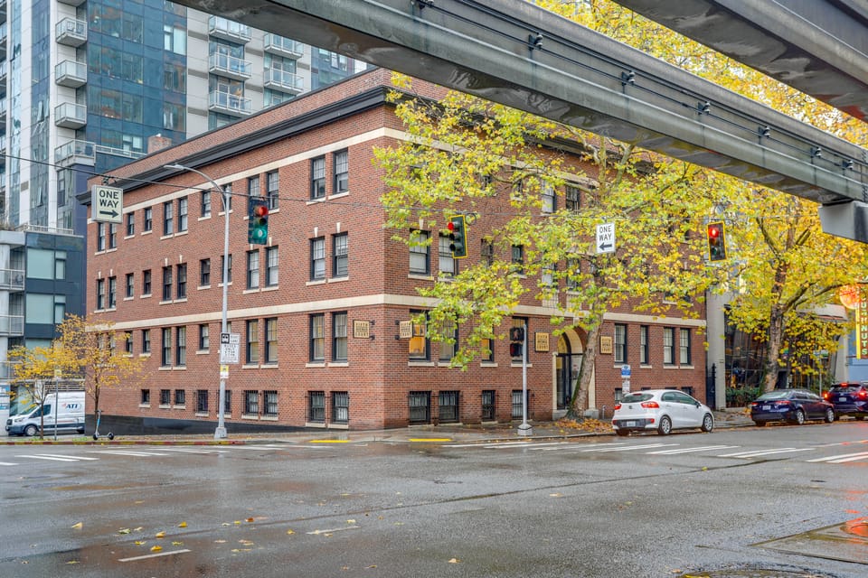 World Cup Getaway! Walkable Dtwn Seattle Condo Apartment in Belltown