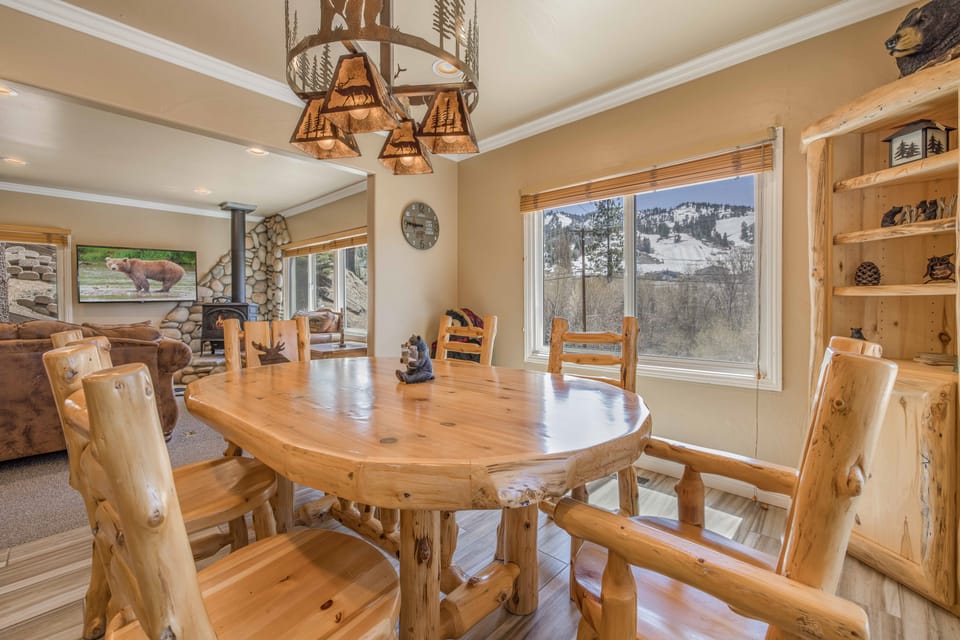 Walk to Ski Resort: Mtn-View Cabin w/ Hot Tub! House in Big Bear