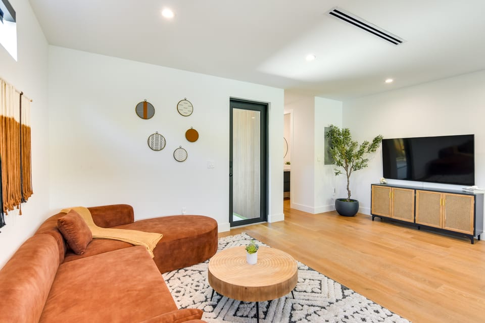Modern Miami Home w/ Pool 1 Mi to Design District! Apartment in Miami