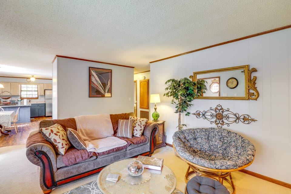 Fairfield Bay Getaway < 10 Mi to Boating & Hiking House in Fairfield Bay