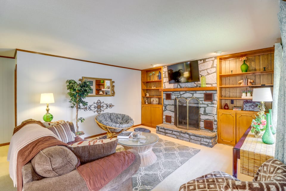 Fairfield Bay Getaway < 10 Mi to Boating & Hiking House in Fairfield Bay