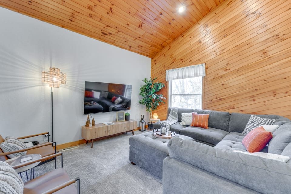 Mtn-View Waynesville Home Near Trout Stocked Creek House in Tennessee