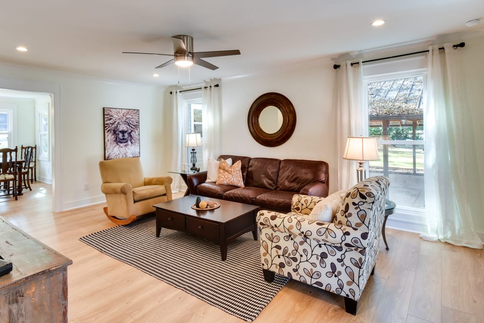 Tranquil Travelers Rest Home w/ Fire Pit! House in Travelers Rest