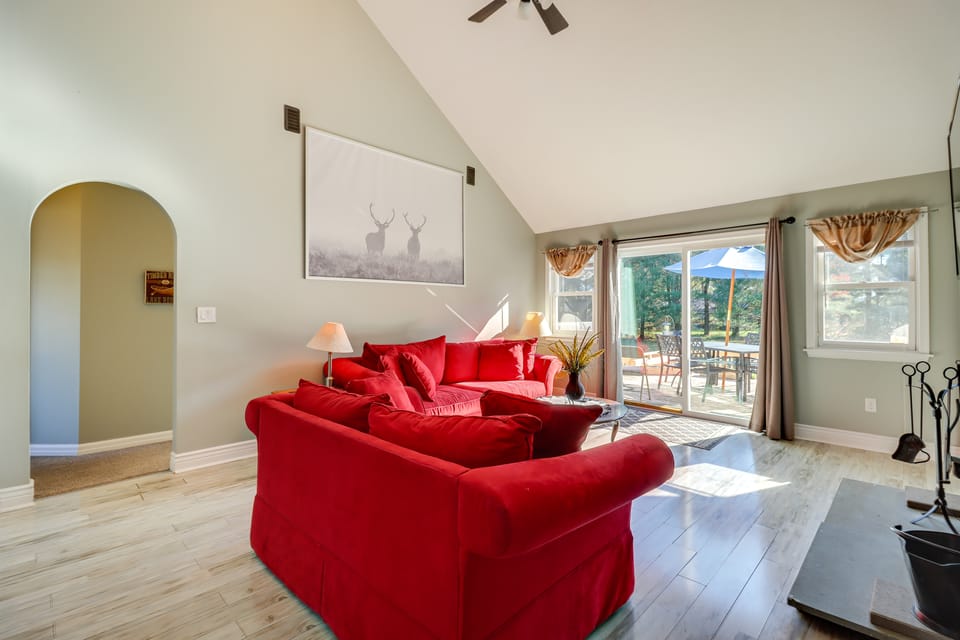 Hot Tub, Sauna & Game Room: Spacious Poconos Gem! House in Kidder Township