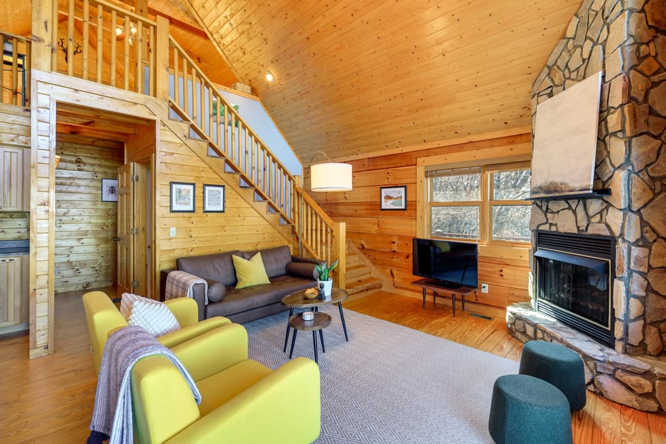 Mtn-View Blue Ridge Cabin on Over 2 Acres! House in North Carolina