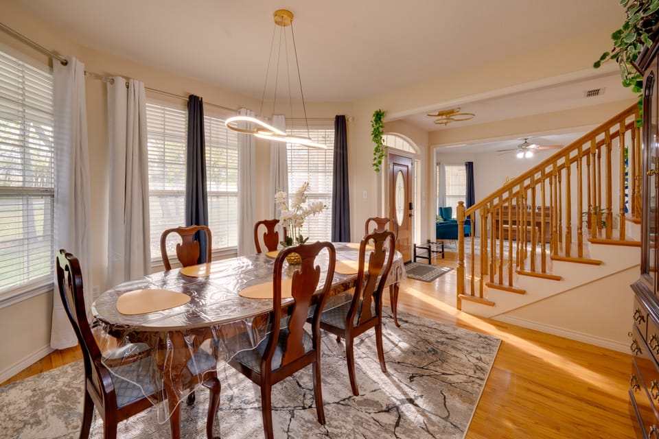 13 Mi to Dtwn McKinney! Family Getaway w/ Pool House in Anna