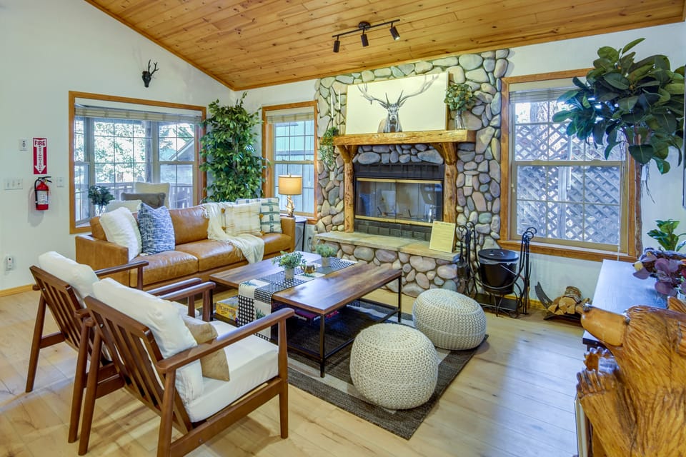 Big Bear Lake Retreat w/ Game Room: 1 Mi to Slopes House in Big Bear