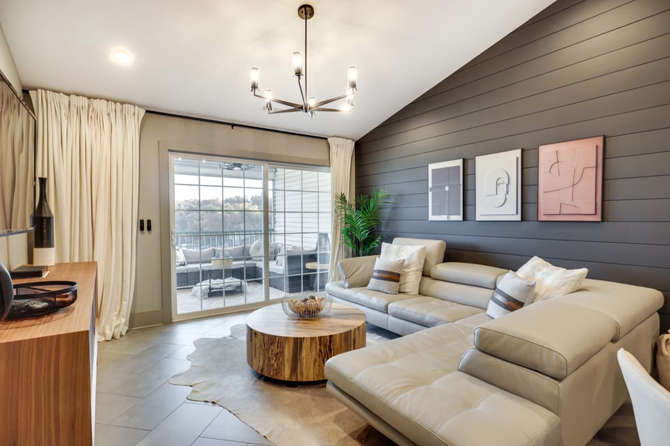 Views + Pool Access: Luxurious Lake Ozark Condo Apartment in Lake of the Ozarks