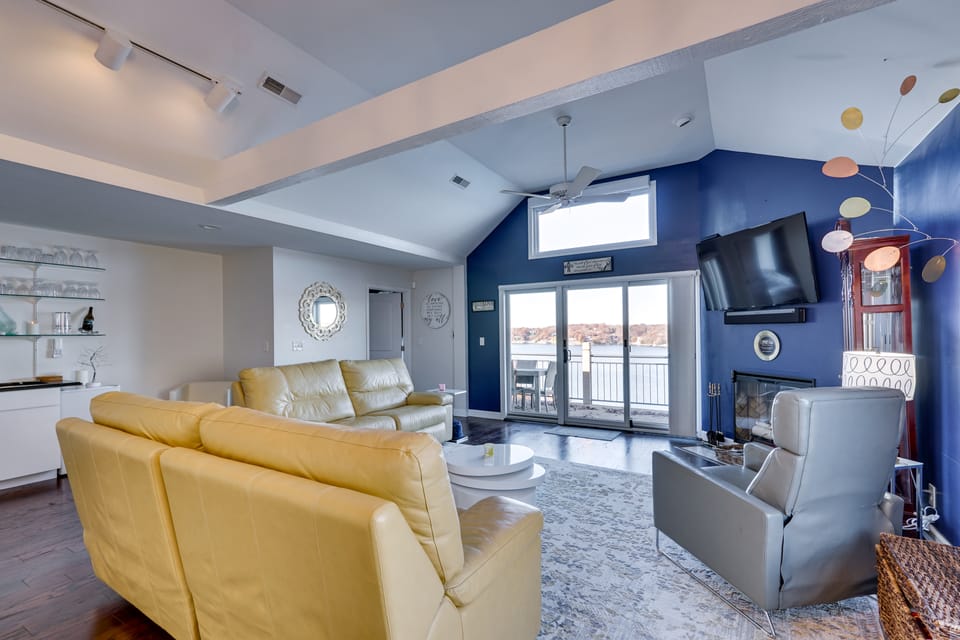 Boat Slip & Water Views: Lake Ozark Condo Apartment in Lake of the Ozarks