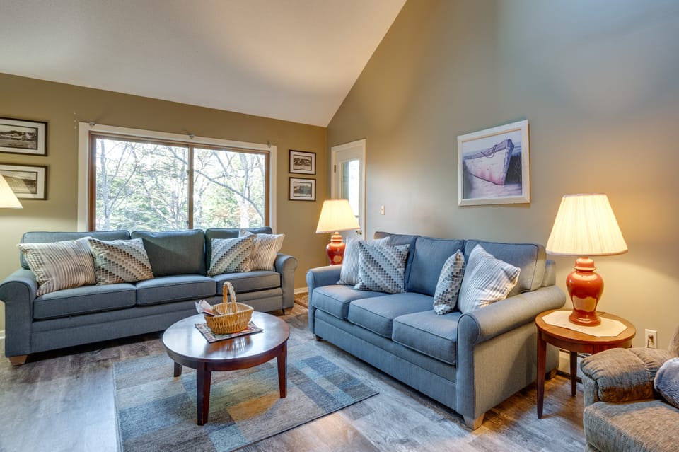 Bartlett Mtn Retreat: 1 Mi to Attitash Ski Lifts Apartment in Bartlett