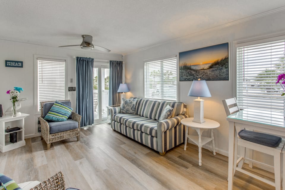 Steps to Ocean: High-End North Myrtle Beach Condo Apartment in North Myrtle Beach