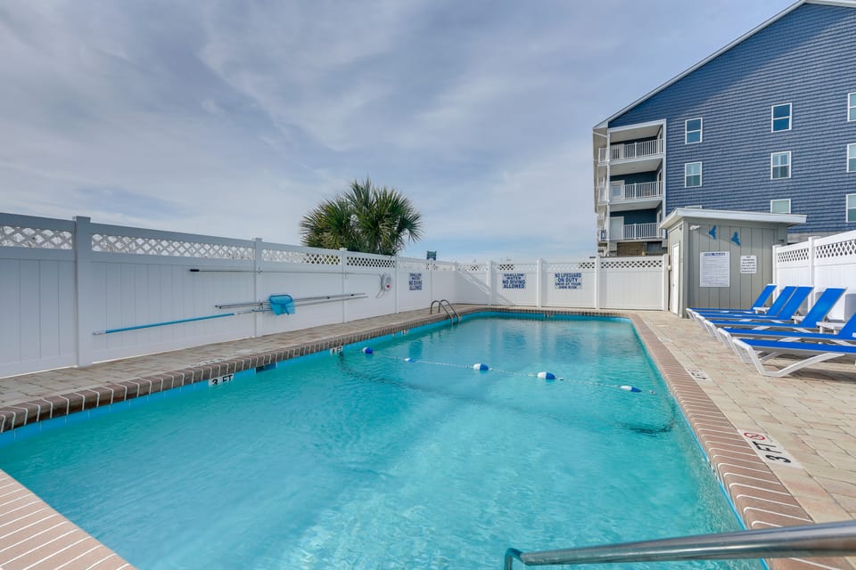 Steps to Ocean: High-End North Myrtle Beach Condo Apartment in North Myrtle Beach