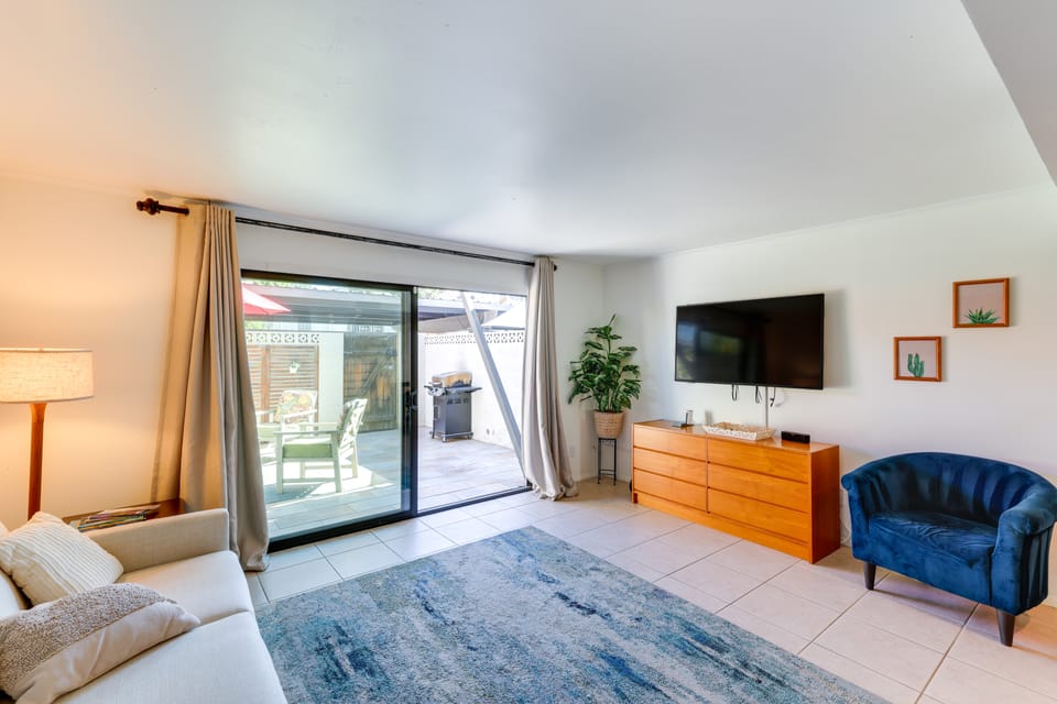 1 Mi to Old Town! Snowbird Escape w/ Pool Access Apartment in Scottsdale