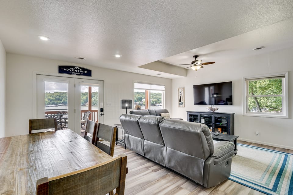 Boat Dock & Slip Access: Lake of the Ozarks Gem Apartment in Village Four Seasons