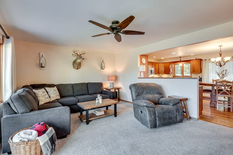 Pet-Friendly Tomahawk Home: Deck & Private Hot Tub House in Wisconsin