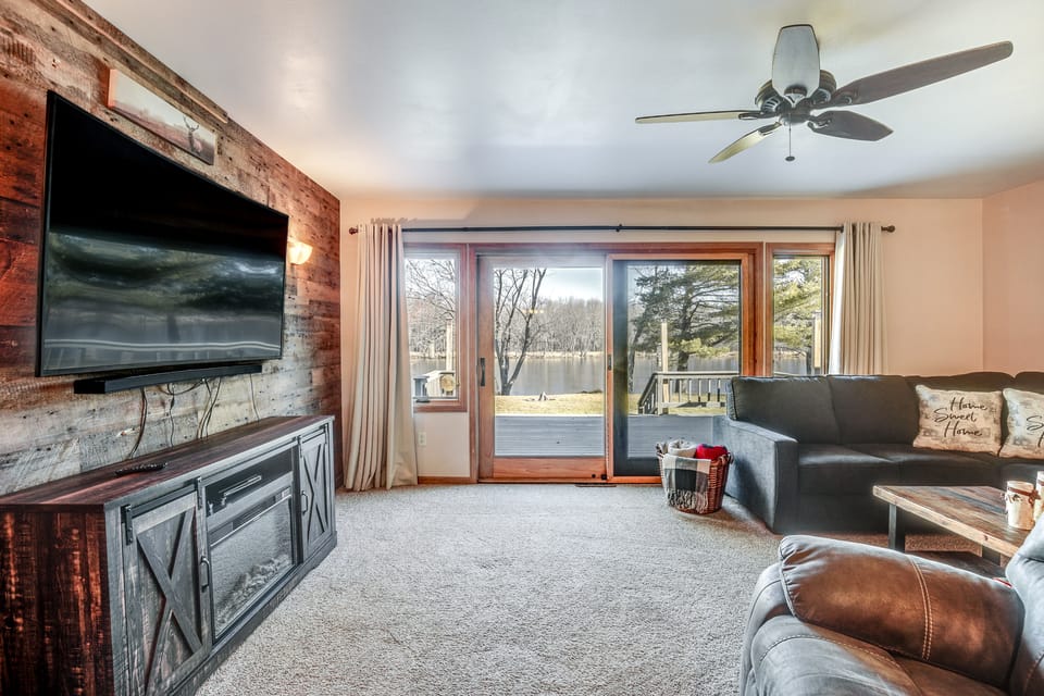 Pet-Friendly Tomahawk Home: Deck & Private Hot Tub House in Wisconsin