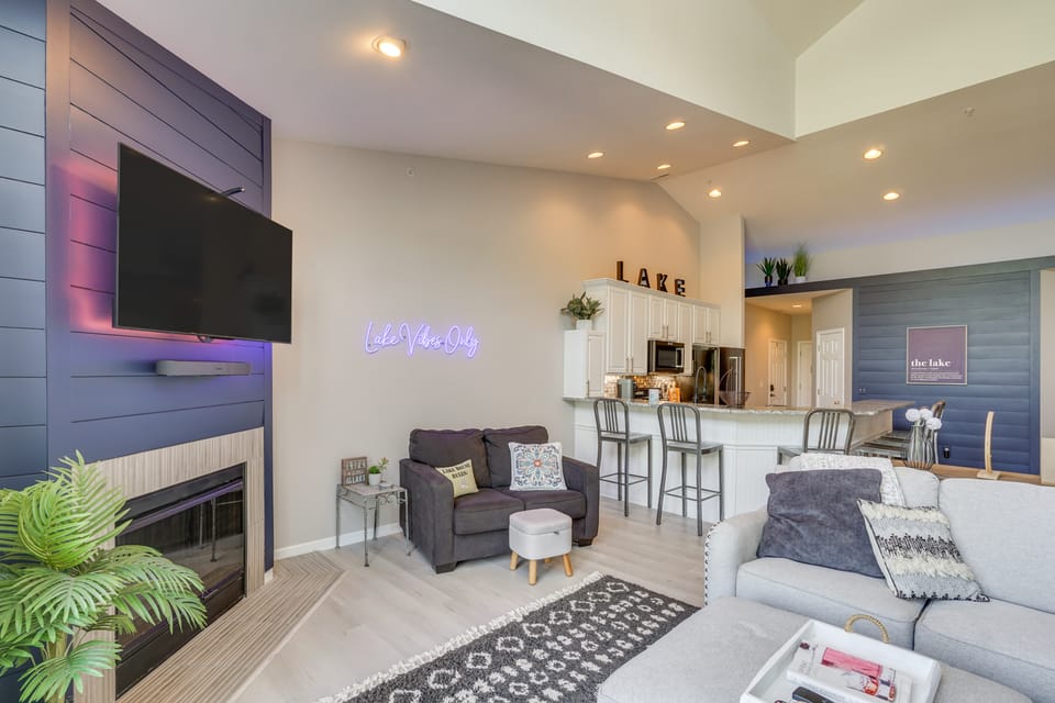 4 Mi to Dtwn: Gem w/ Lake Access in Camdenton Apartment in Ozark Mountains