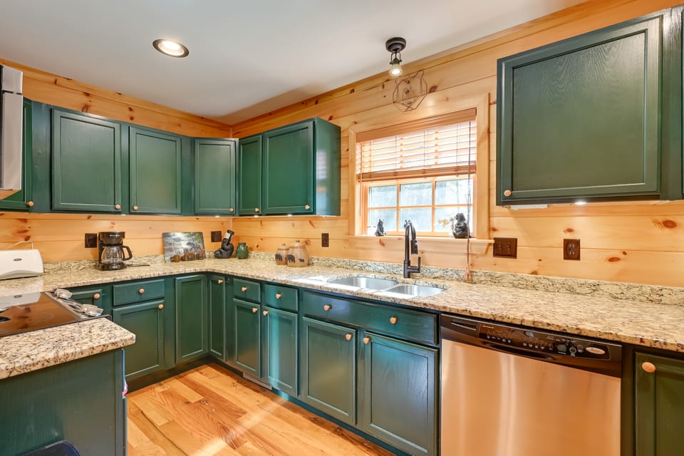 On-Site Waterfall! Cabin Near Blue Ridge Pkwy House in Virginia
