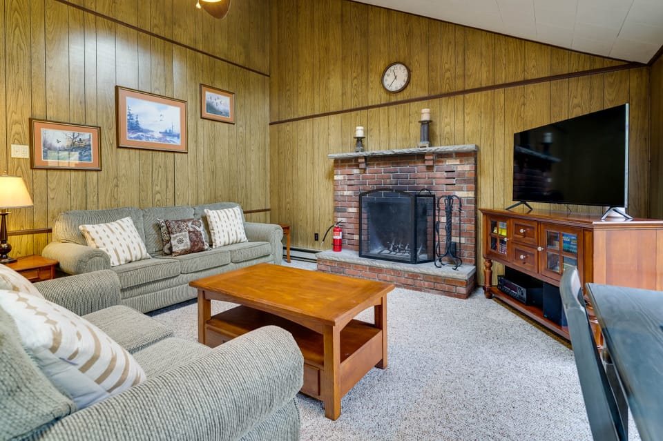 Fire Pit: Arrowhead Lake Vacation Rental! House in Coolbaugh Township