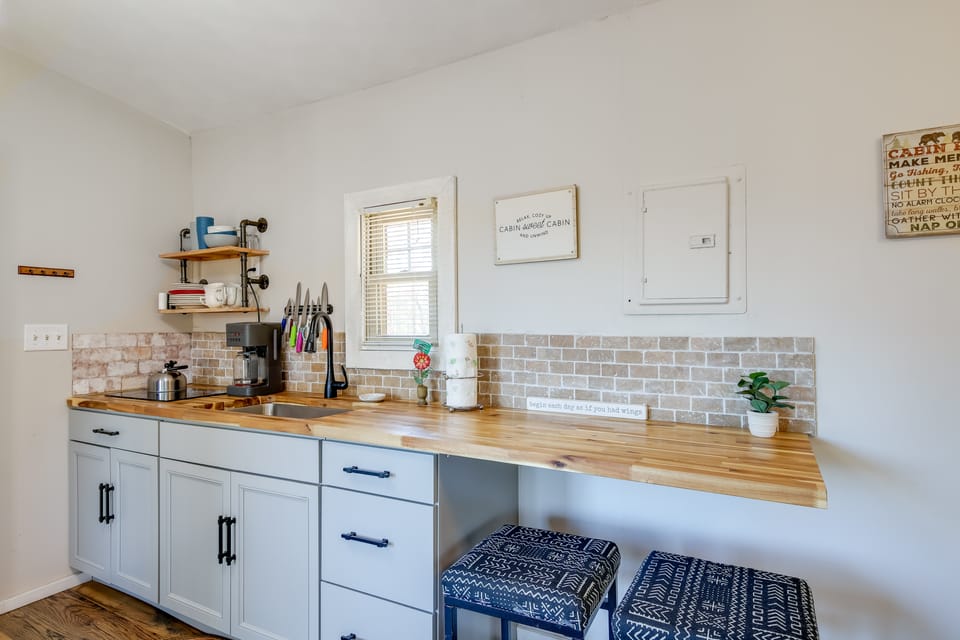 Cozy ‘Hope Cabin’ Vacation Rental in Cosby w/ View Apartment in Sevier County