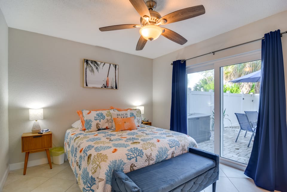 Near Beach! Modern Ground-Floor Condo in St Pete Apartment in Sunset Beach
