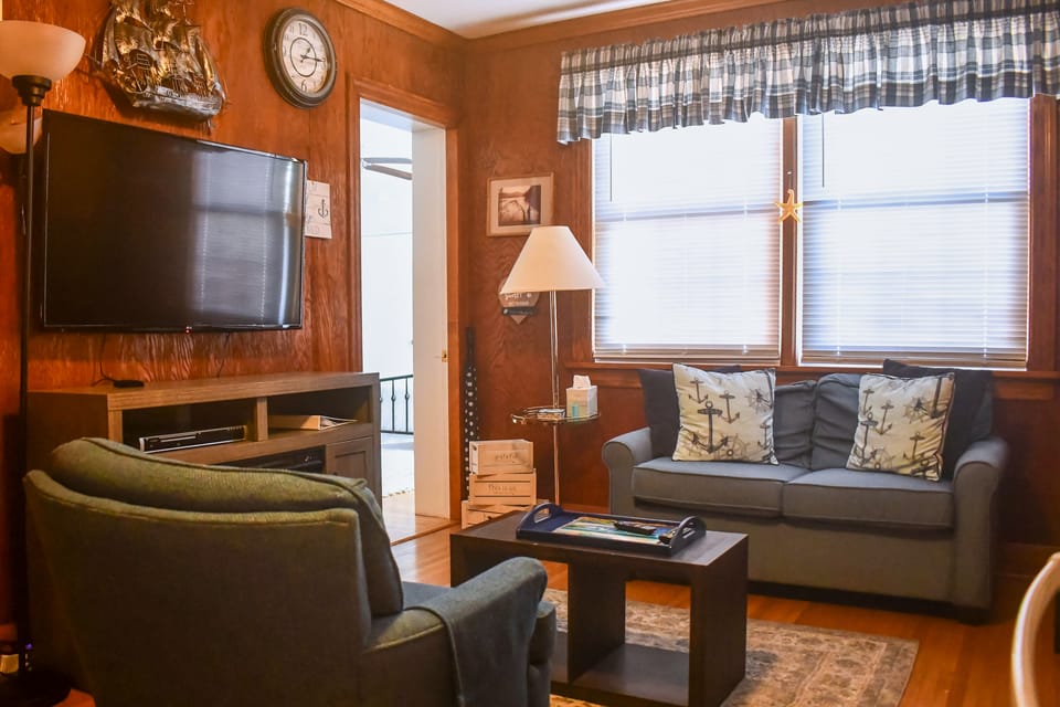8 Mi to Broadway: WFH-Friendly Nashville Duplex! Apartment in Nashville