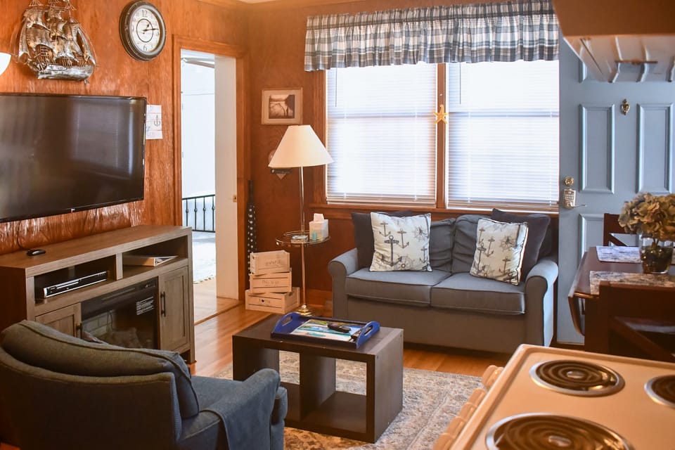 8 Mi to Broadway: WFH-Friendly Nashville Duplex! Apartment in Nashville