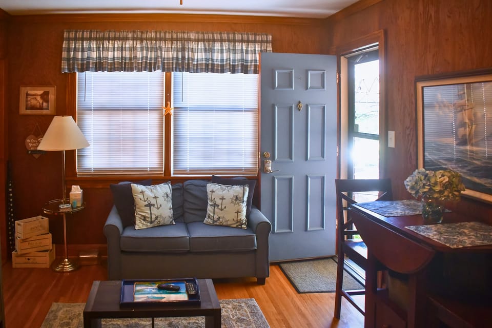 8 Mi to Broadway: WFH-Friendly Nashville Duplex! Apartment in Nashville