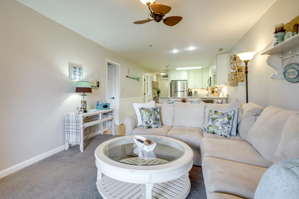 1/2 Mi to Ocean City Beach! Poolside Retreat Apartment in Ocean City
