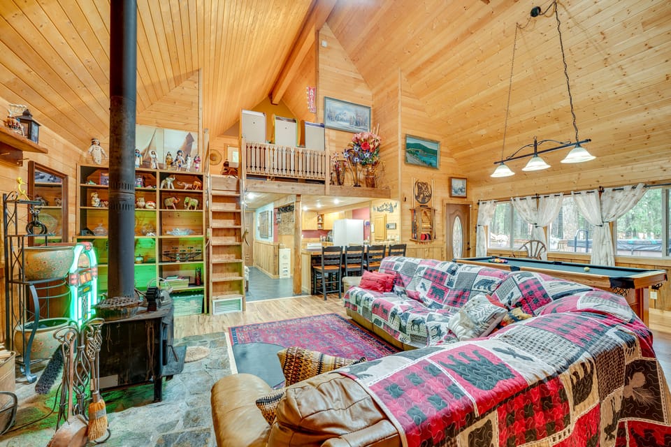 Game Room & Trail Access! Leavenworth Family Cabin House in Washington
