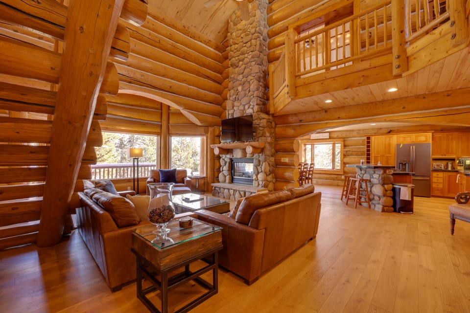 Fraser Chalet w/ Hot Tub & Mountain Views House in Colorado