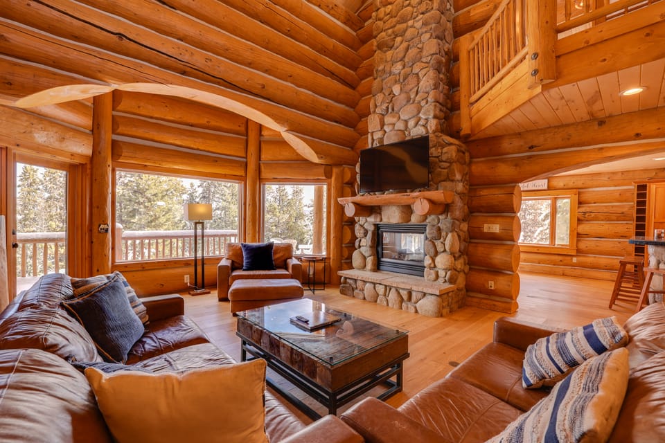 Fraser Chalet w/ Hot Tub & Mountain Views House in Colorado