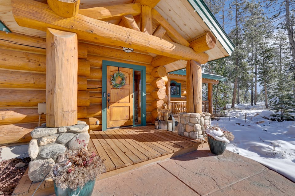 Fraser Chalet w/ Hot Tub & Mountain Views House in Colorado