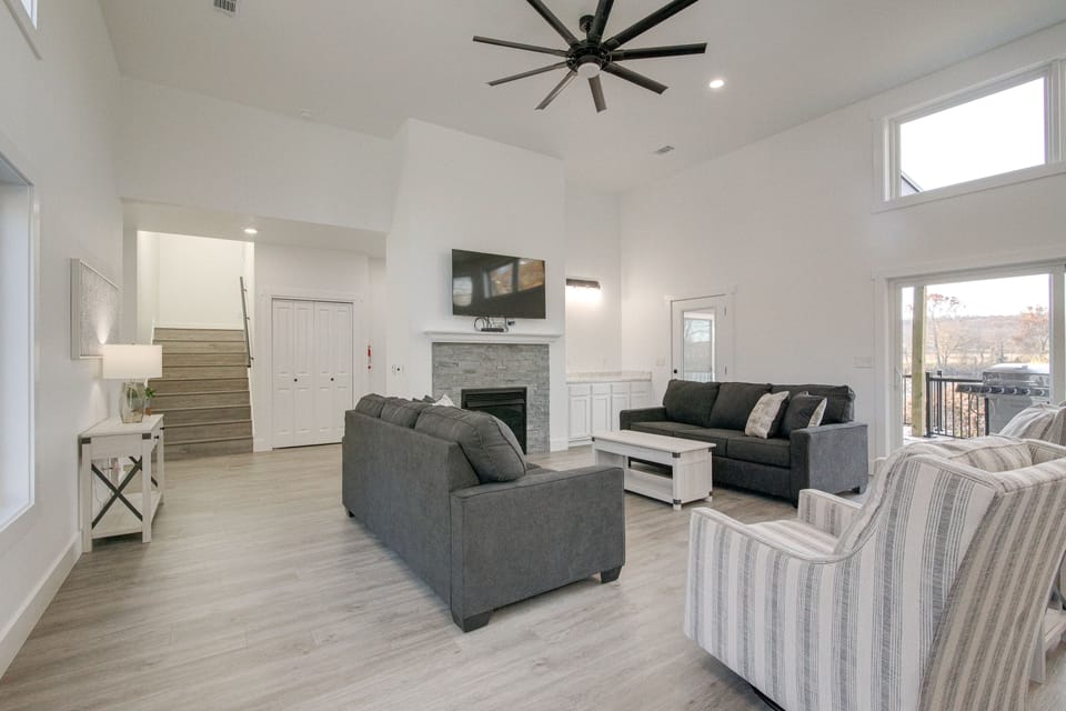 Bright Cotter Vacation Rental w/ White River Views House in Cotter