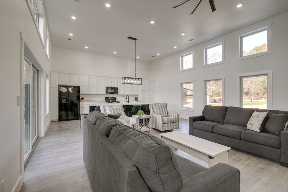 Bright Cotter Vacation Rental w/ White River Views House in Cotter