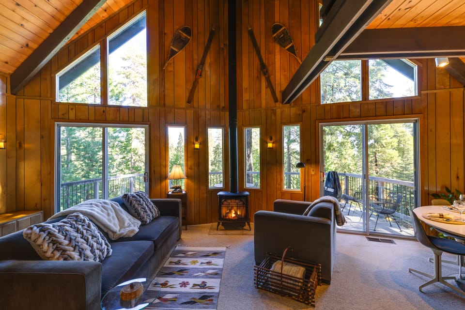 3 Mi to Big Trees State Park: Cabin w/ Deck House in Dorrington