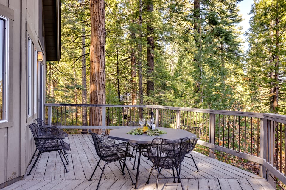 3 Mi to Big Trees State Park: Cabin w/ Deck House in Dorrington