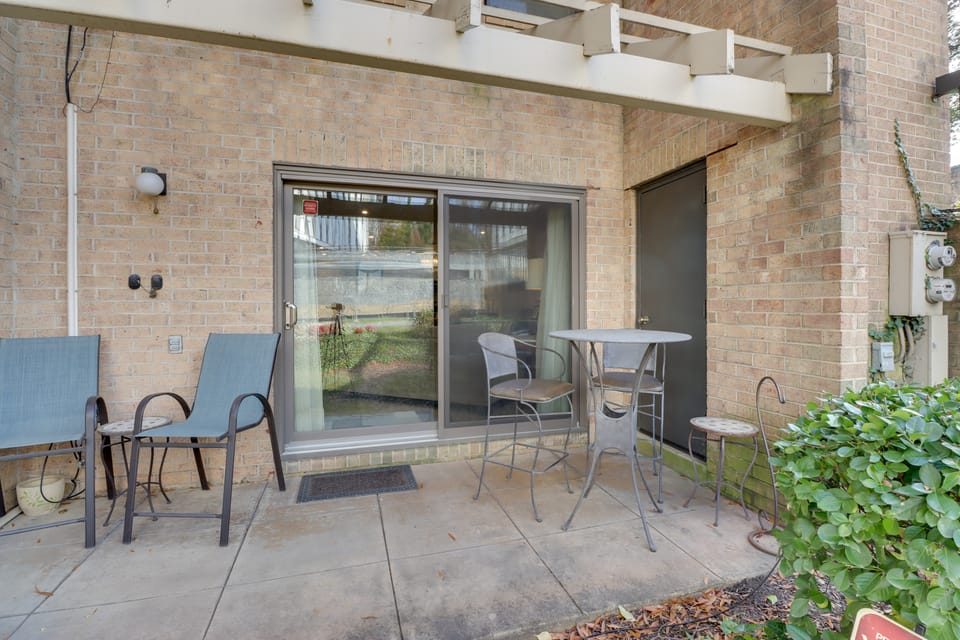 Bethesda Townhome ~ 10 Mi to DC! Apartment in North Bethesda