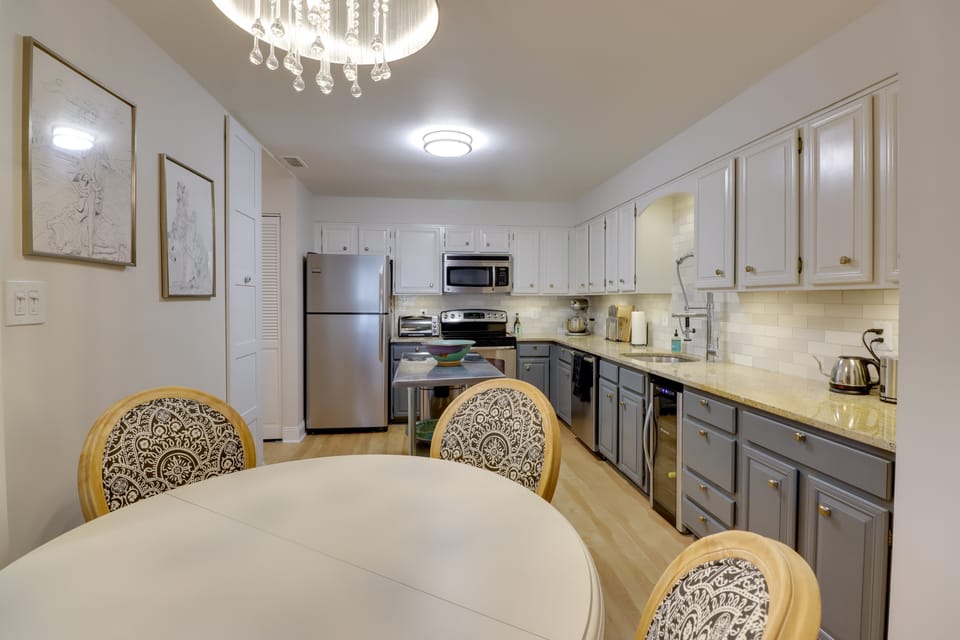 Bethesda Townhome ~ 10 Mi to DC! Apartment in North Bethesda