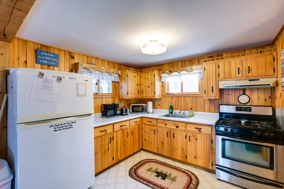 Cozy Chemo Pond Cabin w/ Dock & Waterfront Views House in Penobscot