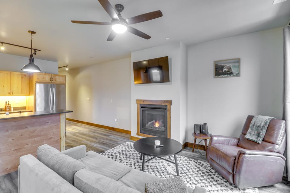 Downtown Columbia Falls Condo: 16 Mi to Ski Resort Apartment in Columbia Falls