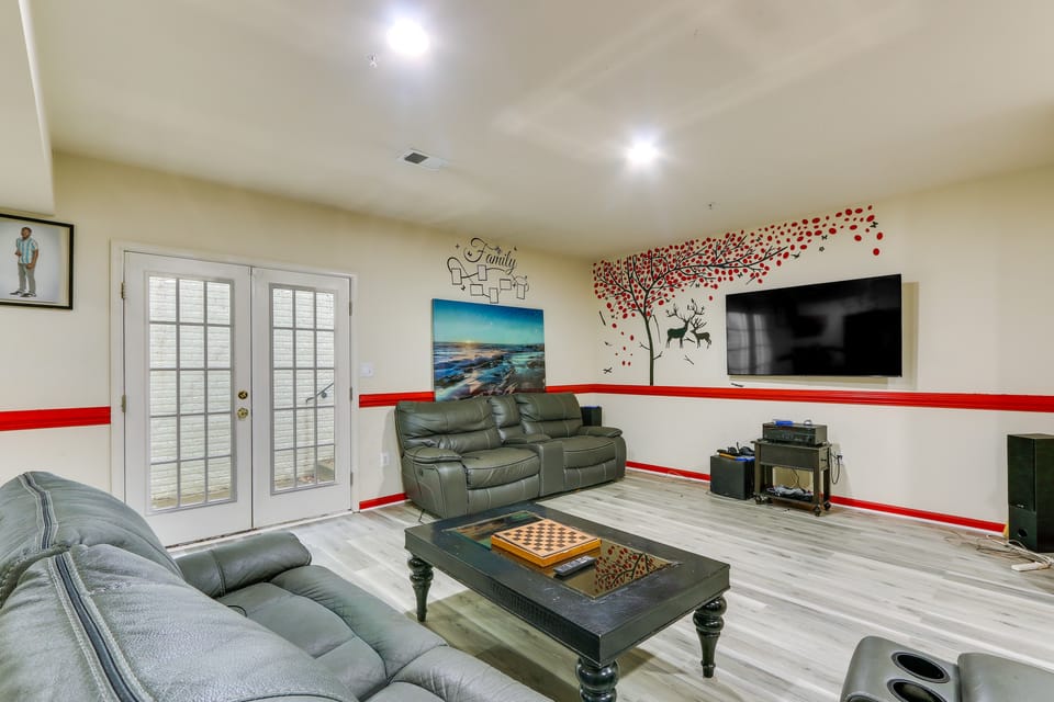 Clarksburg Getaway Near DC + Baltimore Sights! Apartment in Maryland