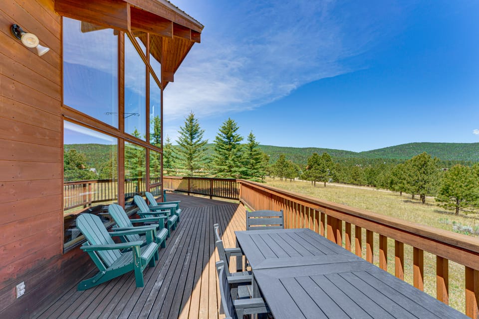 3 Mi to Ski Resort: Spacious Angel Fire Retreat House in Angel Fire