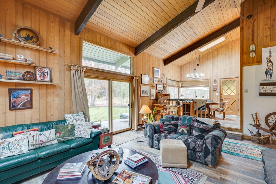 Sunriver Resort Home: Near Skiing, Town & Trails House in Sunriver