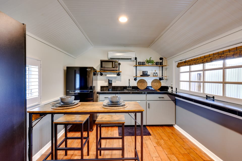St Augustine Studio: Patio, Swing + 3 Mi to Beach Apartment in Saint Augustine