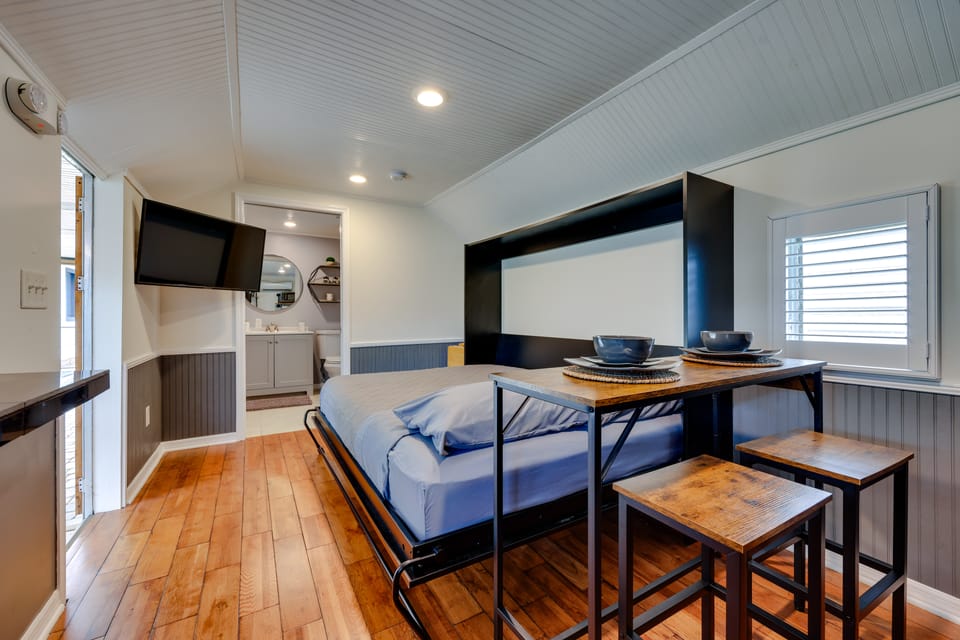 St Augustine Studio: Patio, Swing + 3 Mi to Beach Apartment in Saint Augustine