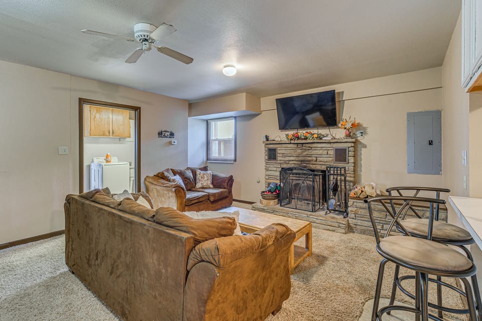 Ruidoso Retreat w/ Grill ~ 3 Mi to Grindstone Lake House in Ruidoso