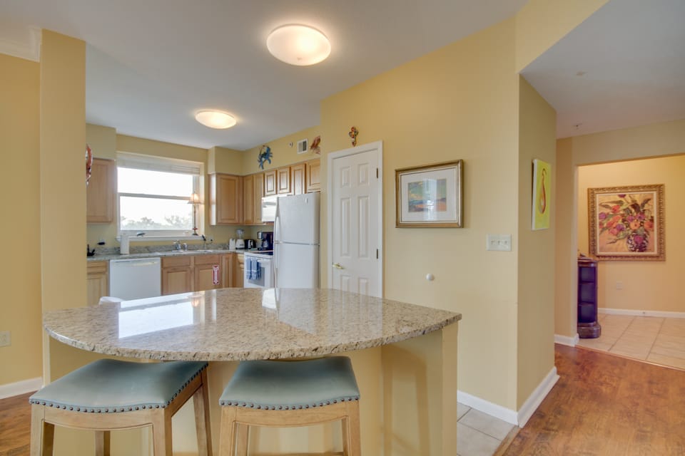 Gulfport Condo with Views: Walk to Beach Apartment in Gulfport